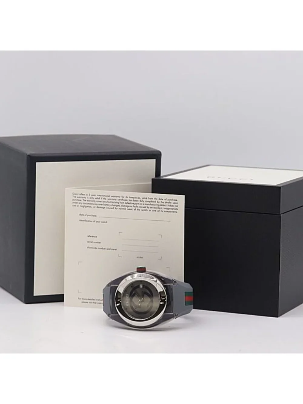 Gucci 137.1 Silver Dial Date Watch